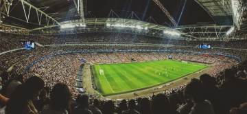 谢尔基：我以前都不知道，竟然可以犯规几十次而不被出牌（配图示意）